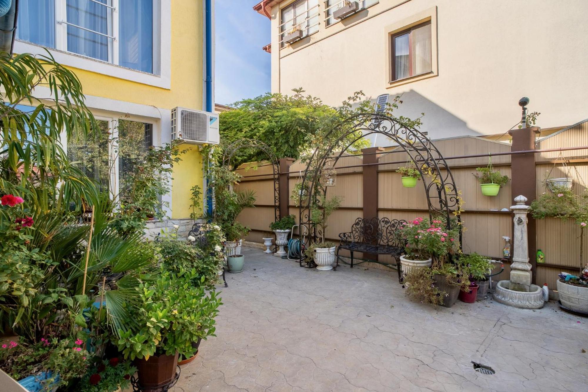 Cozy With Free Parking Close To Romexpo Apartament